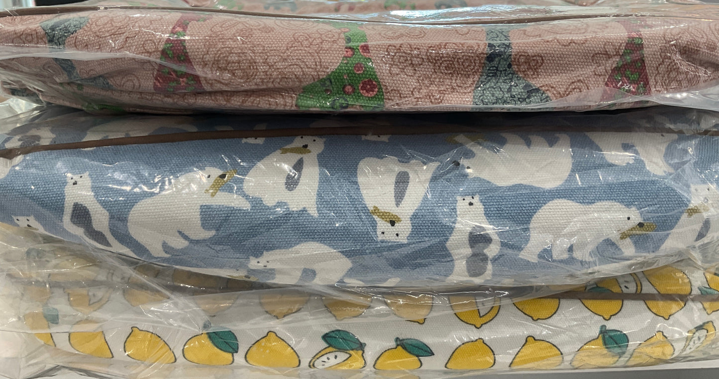 Cama para Mascotas SMALL- lemon, llamas, oso polar